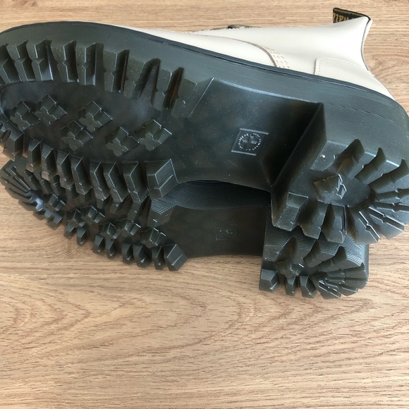 NIB $200 Dr. Martens Leona Combat Boot in Vintage Taupe Sendal -6US and 9US! - Picture 13 of 13